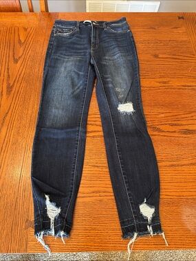 Women’s KanCan  skinny jeans size 28 in theme measures about 27”